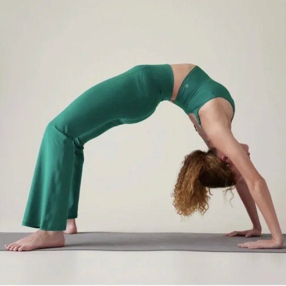 Athleta Elation V-Neck (S) and Salutation Stash Flare Pant (XS) - Emerald Green